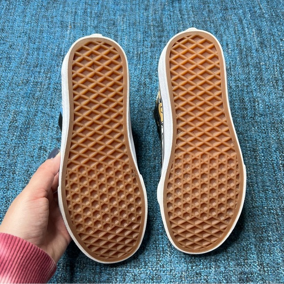 Vans x Disney Sk8 Hi Mickey and Friends Sneakers Limited Edition - Picture 10 of 11